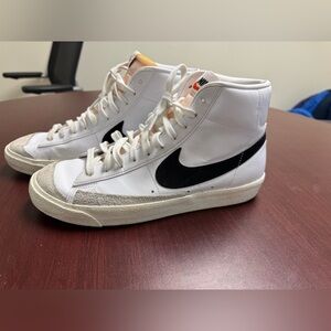 Nike White and Black High-Tops